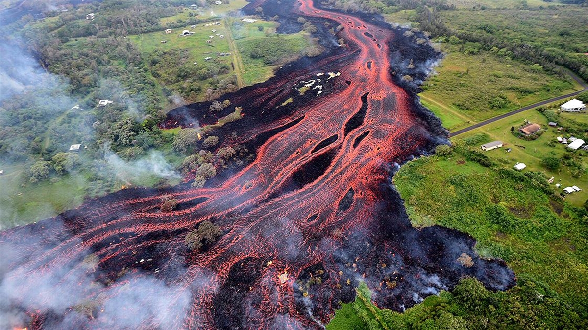 Hawaii'deki Kilauea Yanardağı Faaliyete Geçti
