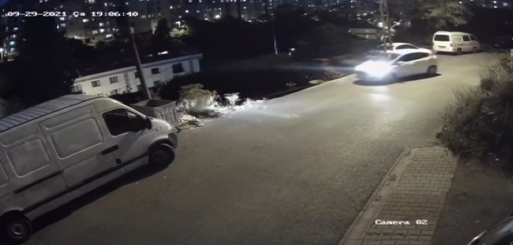 Ümraniye’de ‘navigasyon kazasında’ takla atan otomobil kamerada