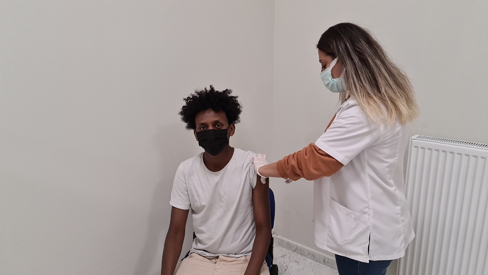 3 bin 600 kilometre uzaklıktan gelen öğrenciler ilk aşılarını olmaya başladı