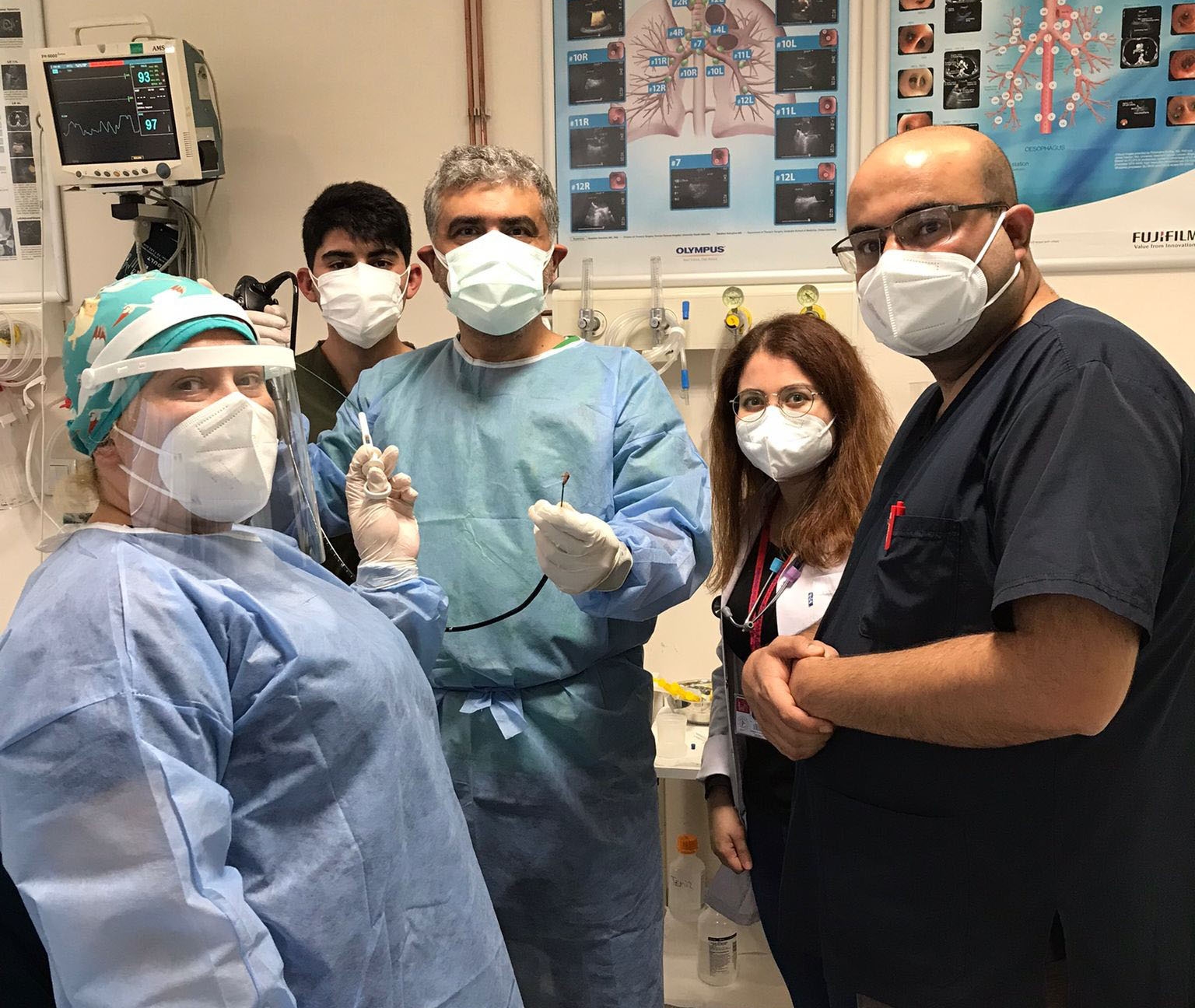 Öksürük şikayetiyle gitti, akciğerinden çekirdek çıktı