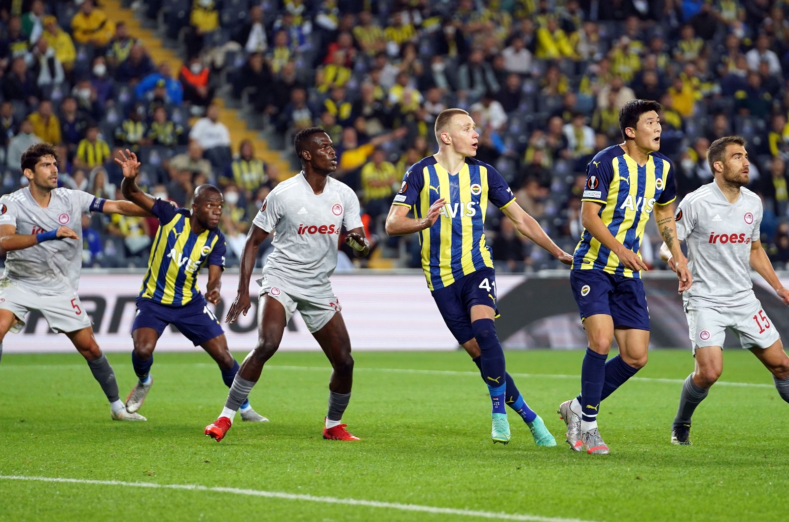 UEFA Avrupa Ligi: Fenerbahçe: 0 - Olympiakos: 1 (ilk Yarı)