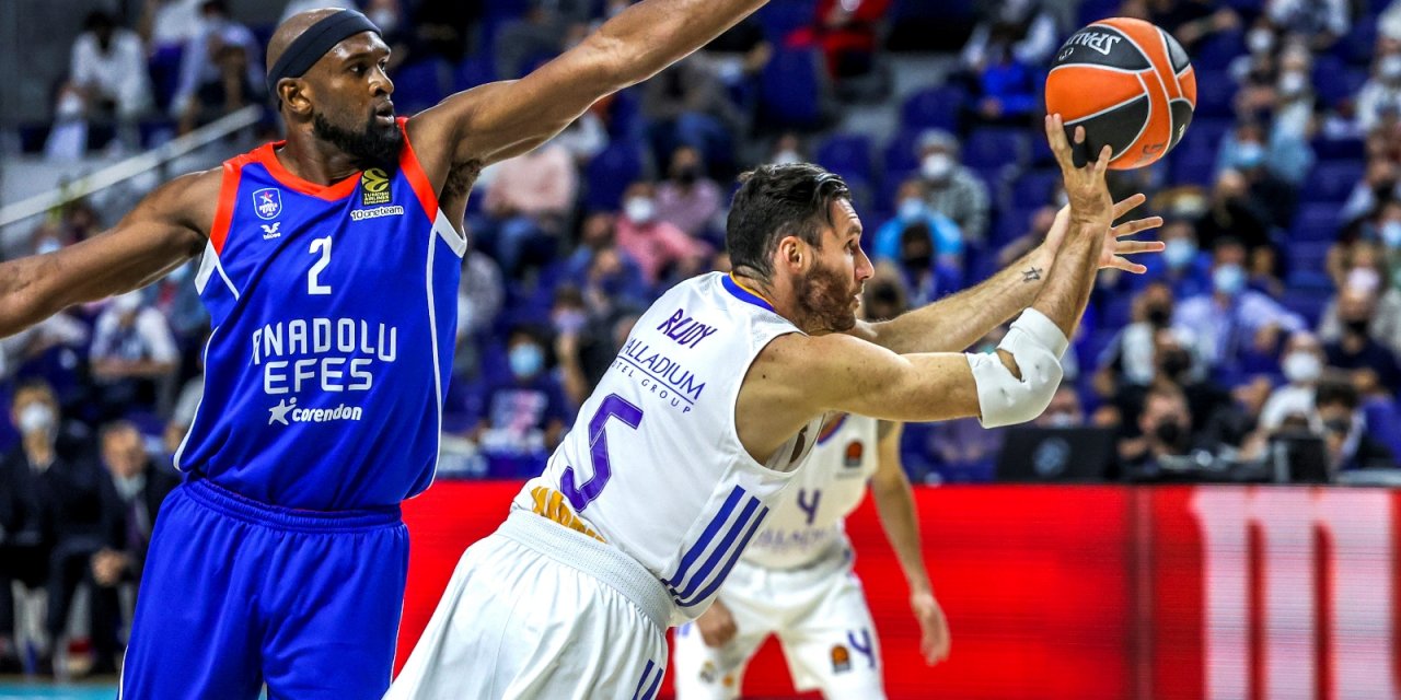 Anadolu Efes, Euroleague’e mağlubiyetle başladı