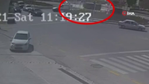 Başkent’te 3 kişinin yaralandığı kaza kamerada
