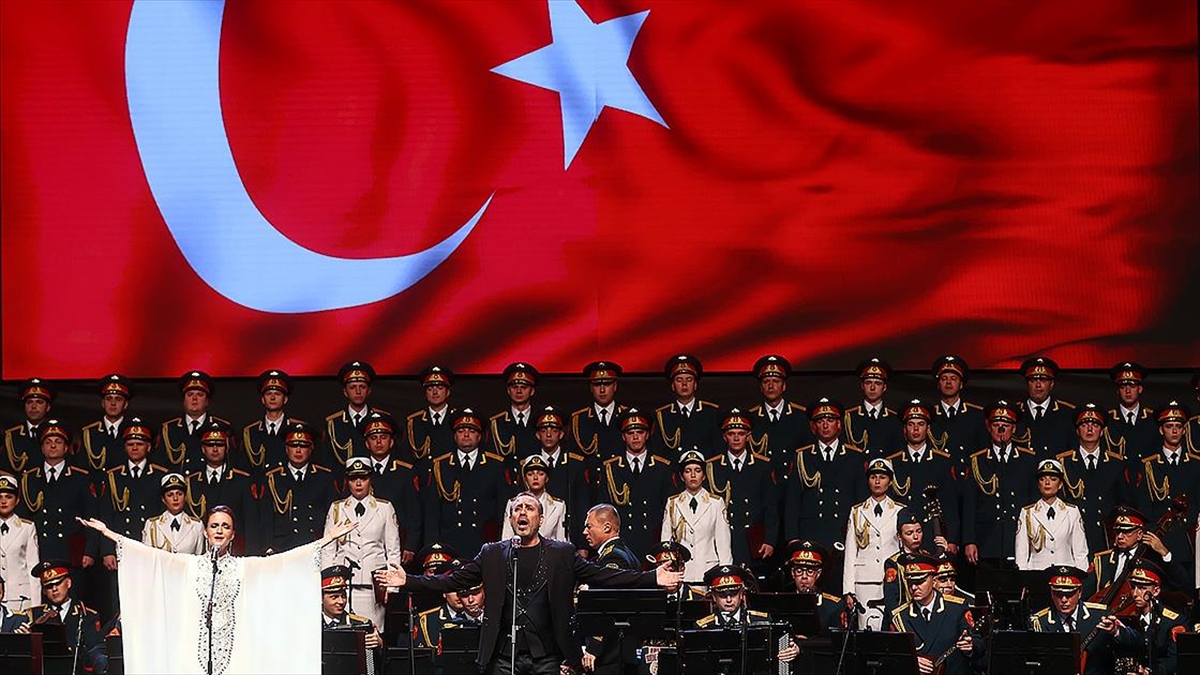 Haluk Levent, Rus Kızılordu Korosu İle Turne Programını Aa'ya Değerlendirdi: Sahnede Coşku Ve Çok Güzel Bir Koro Var