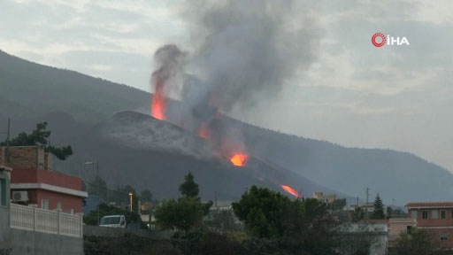 İspanya’da Denize Dökülen Lavlar 25 Futbol Sahasından Daha Büyük Alanı Kapladı