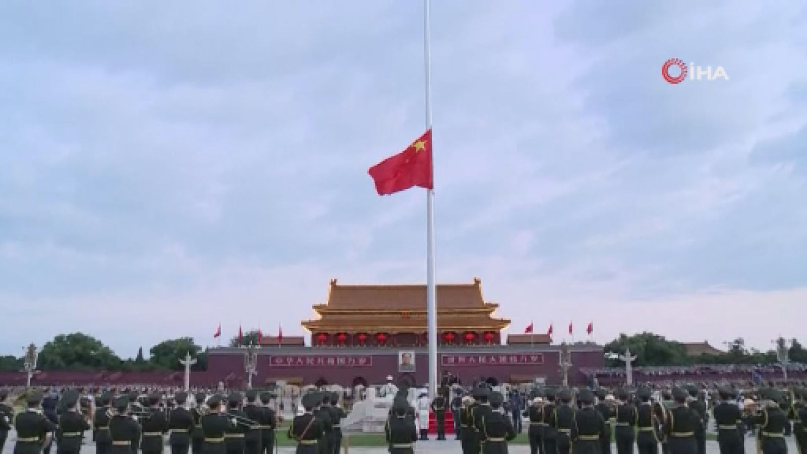 Çin’de Ulusal Gün kapsamında Tiananmen Meydanı’nda bayrak töreni düzenlendi