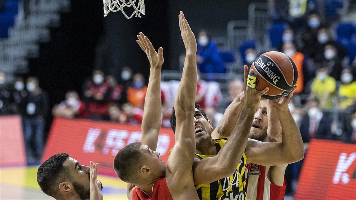 Fenerbahçe THY Avrupa Ligi'ne Galibiyetle Başladı