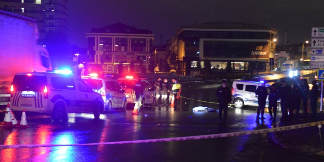 İstanbul'da karşıdan karşıya geçenlere otomobil vurdu: 3 ölü