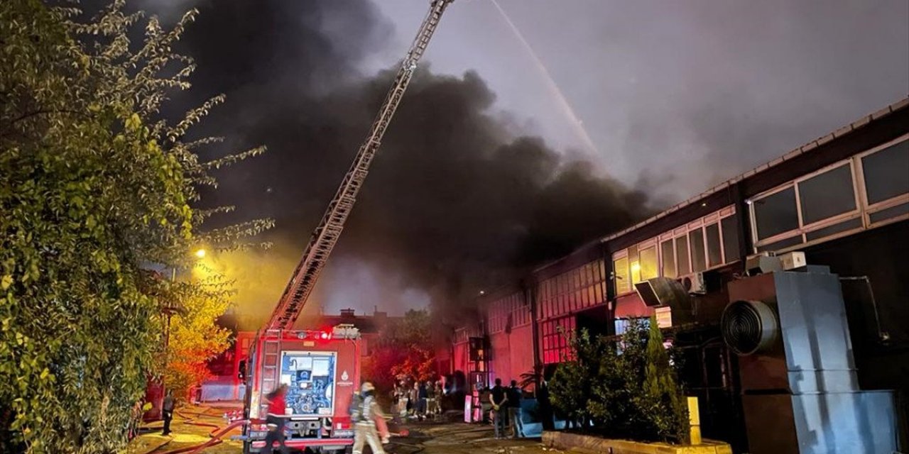 Ümraniye'de fabrikada yangın çıktı