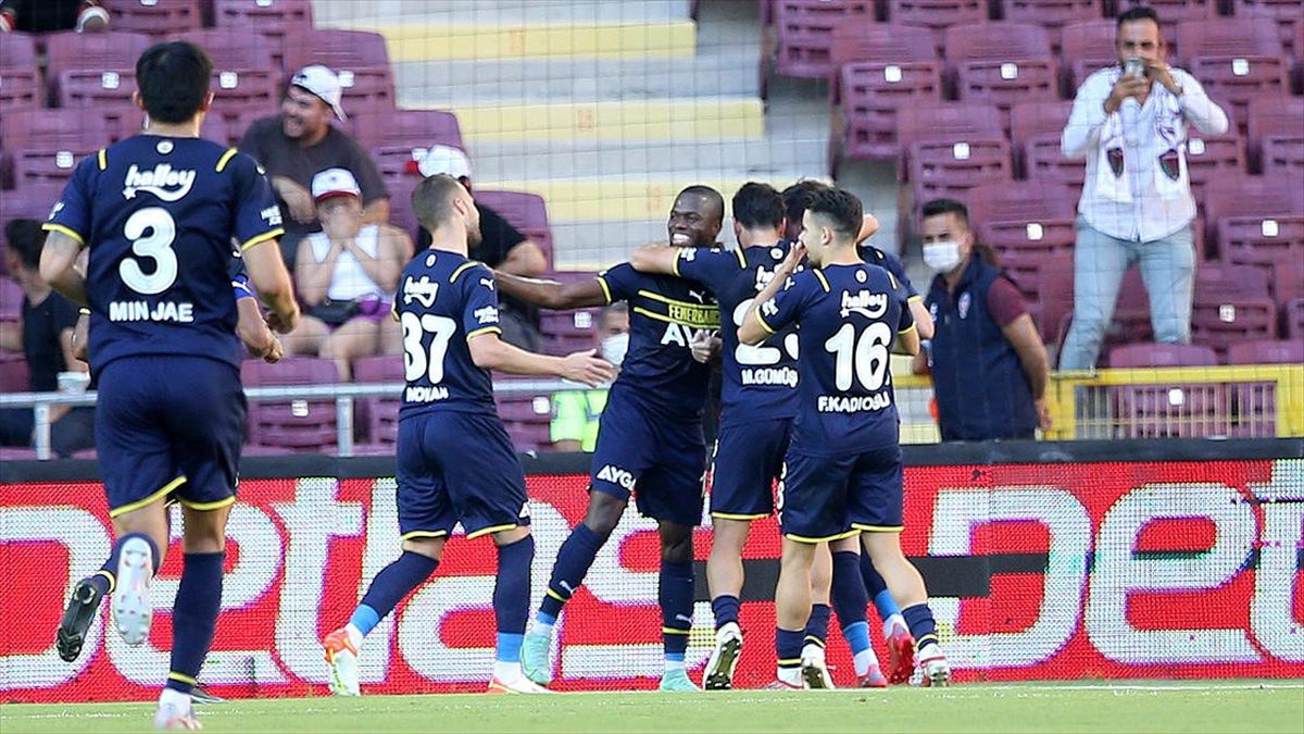 Lider Fenerbahçe Ligde Yarın Kasımpaşa'yı Ağırlayacak