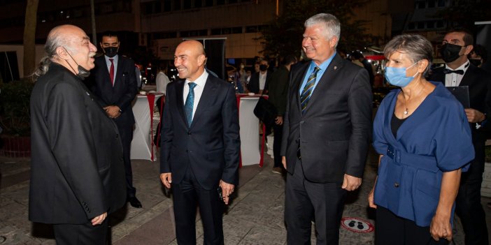 Perde açıldı ve 70 yıllık hasret bitti