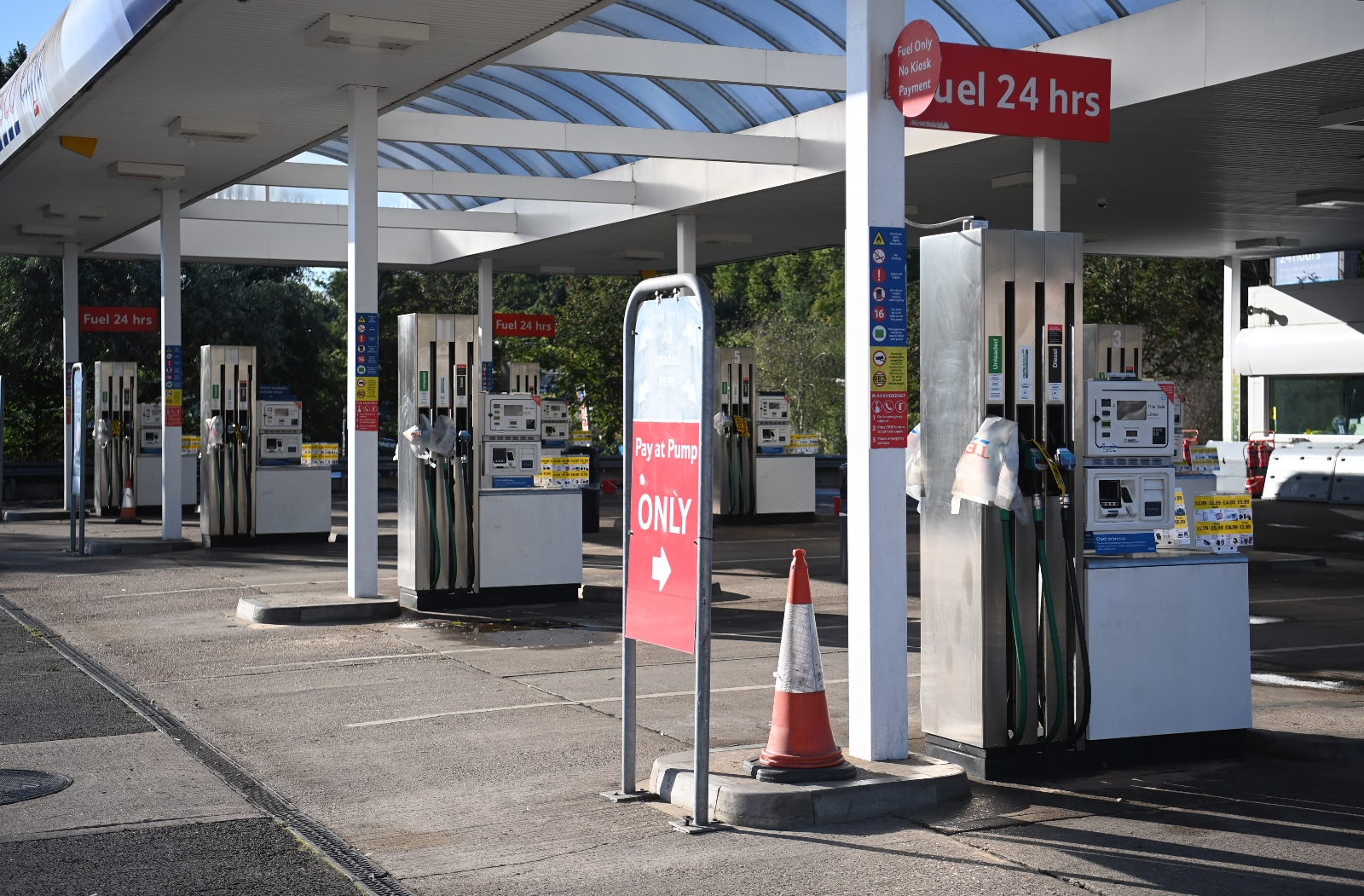 İngiliz Ordusu Akaryakıt Dağıtımına Başlıyor