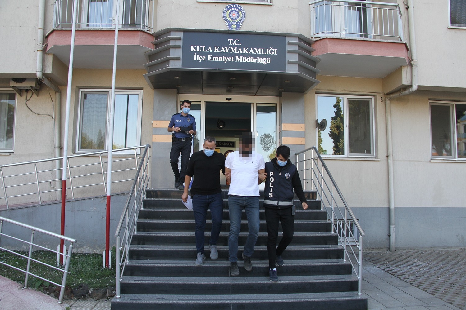 Firari FETÖ şüphelisi Kula’da yakalandı