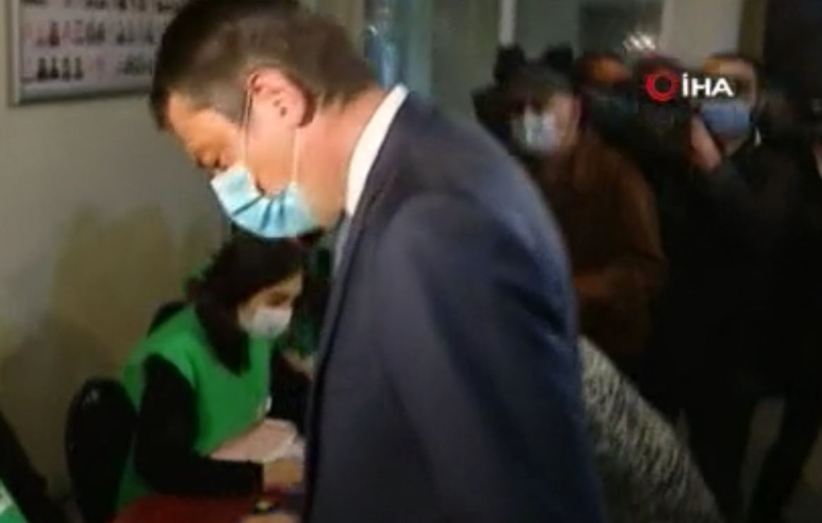 Gürcü liderler yerel seçimde oylarını kullandı