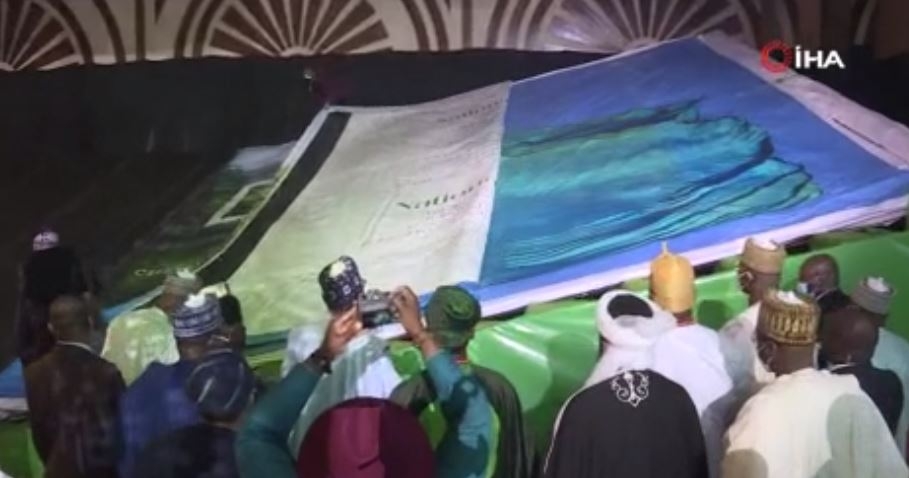 Dünyanın en büyük resimli kitabı Nijerya’da tanıtıldı