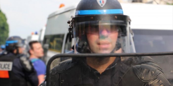 Fransa'da Cami Ve Liseye Saldırı Hazırlığındaki Hitler Hayranı Genç Tutuklandı