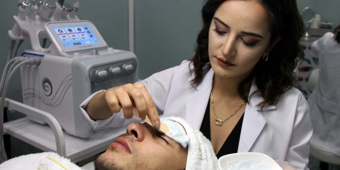 Sivas’ta erkekler güzellik salonlarından çıkmıyor