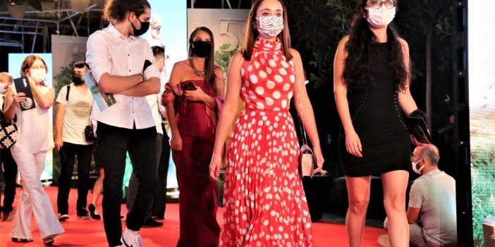 58’inci Altın Portakal’da kırmızı halıda şıklık yarışı