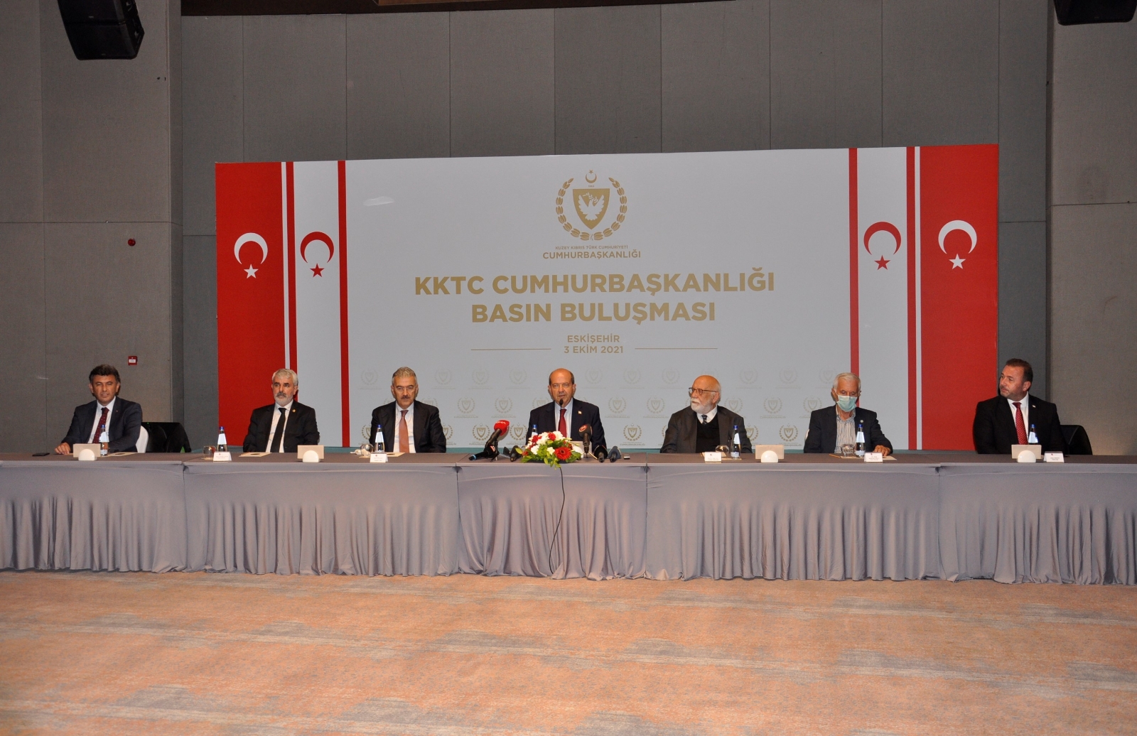 “Türkiye’den kabloyla elektrik çekebilsek hem çevreyi kirletmemiş oluruz hem de maliyeti düşürürüz”