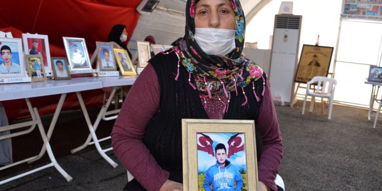 Diyarbakır'da evlat nöbeti tutan anne: Sesimi duyuyorsan, korkma gel