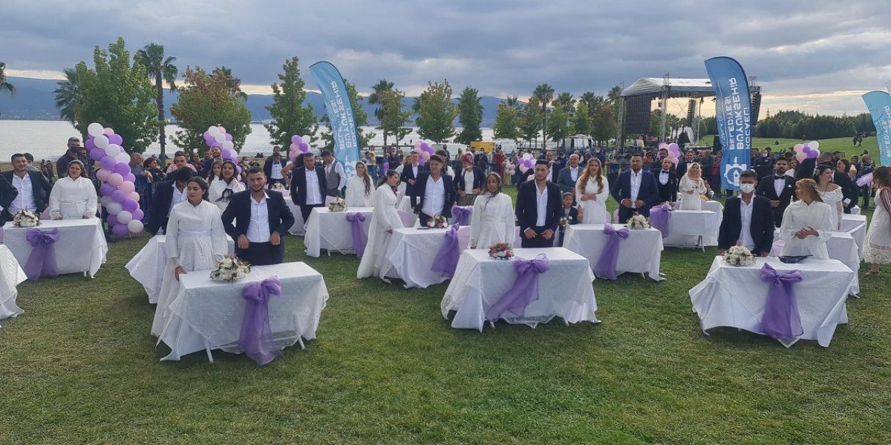 Kocaeli'de 46 Roman çift törenle dünya evine girdi