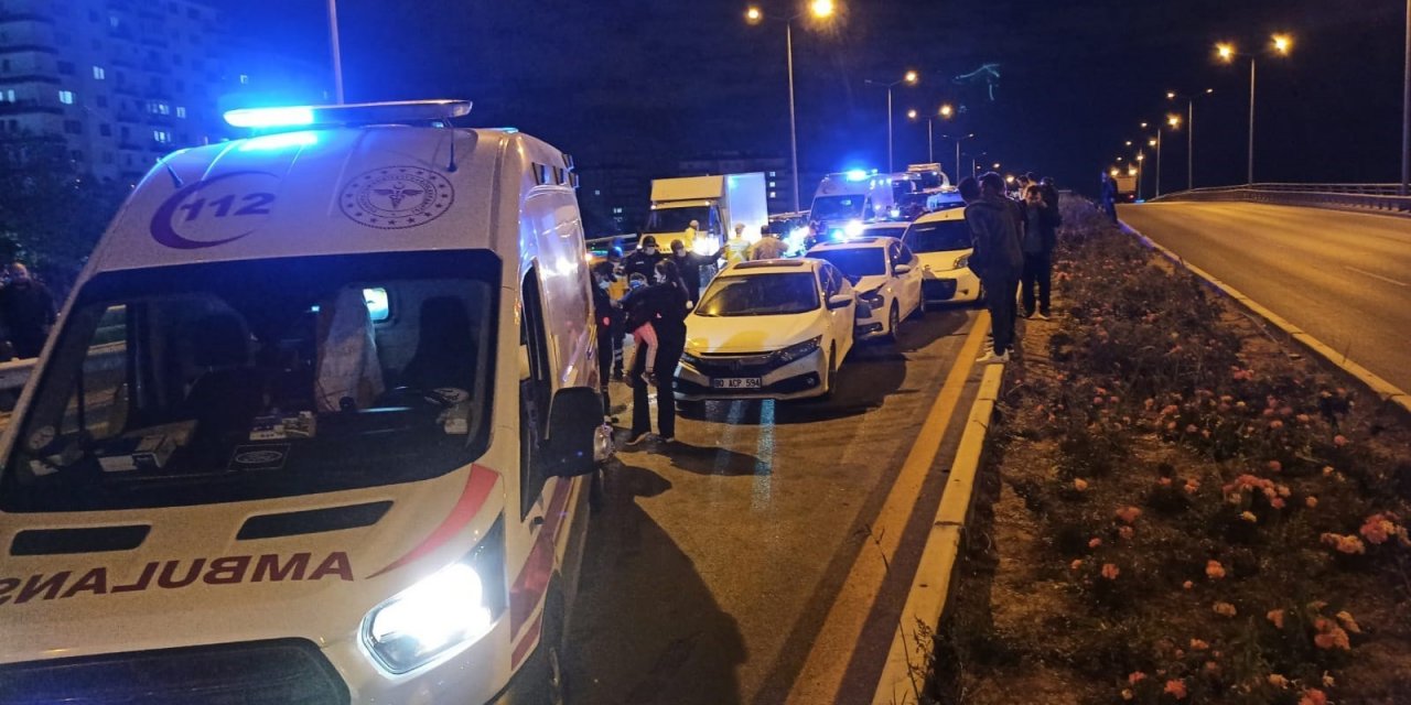 Başkent’te zincirleme kazada 4, kaza sonrası çıkan kavgada 3 kişi yaralandı