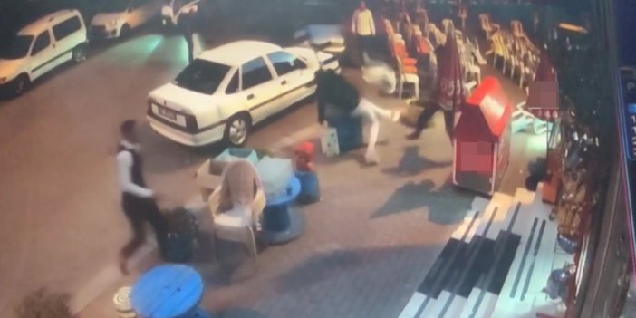 Tüfekle düğünü bastı, davetliler kaçacak yer aradı