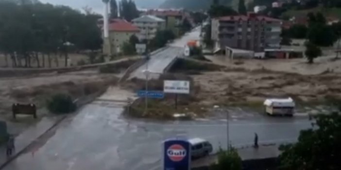 Sinop’ta köprünün yıkılma anı kamerada