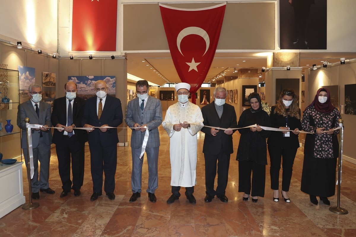Diyanet İşleri Başkanı Erbaş “bir Başka Ankara” Fotoğraf Sergisini Açtı