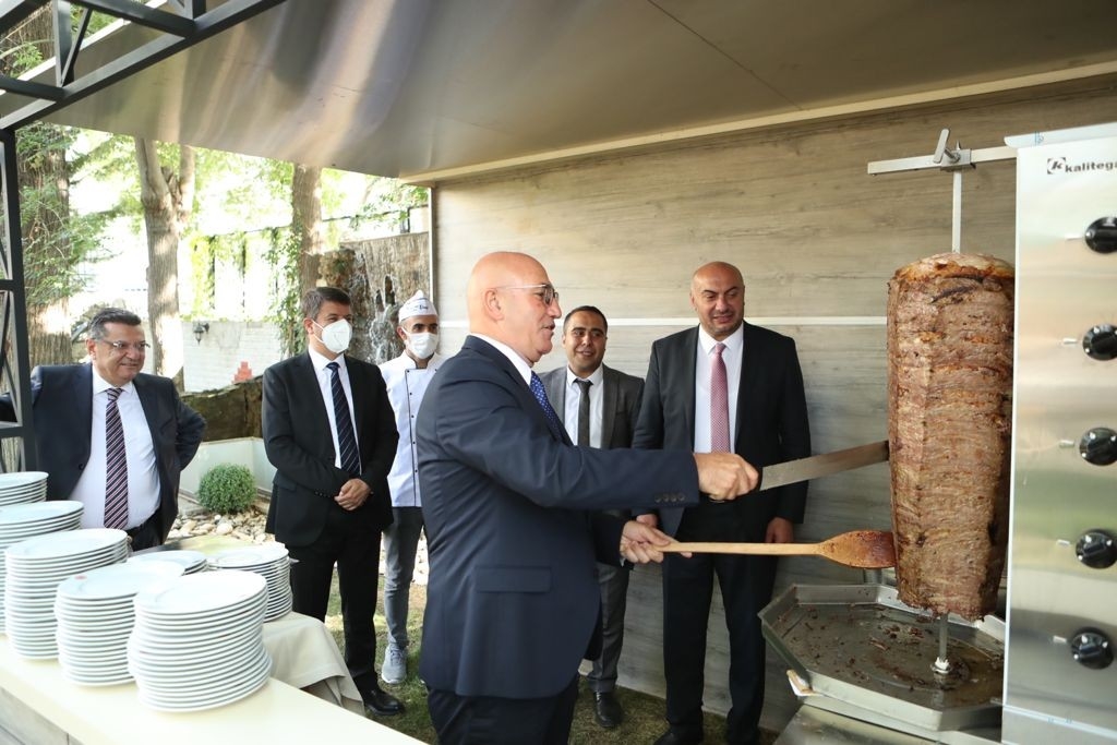 Uluslararası Döner Federasyonu TBMM’de Döner Servisi Yaptı