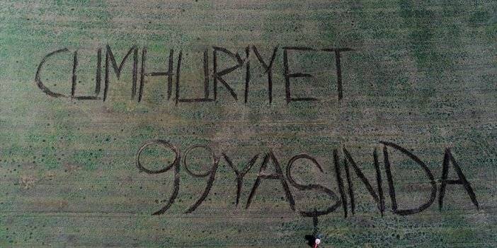 Kırklareli'nde Bir Çiftçi Tarlasına Traktörüyle "cumhuriyet 99 Yaşında" Yazdı