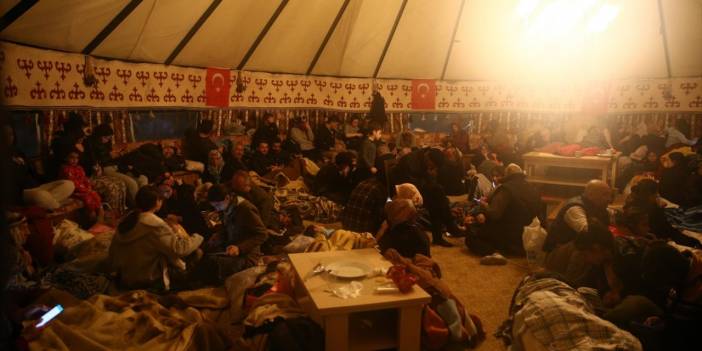 Osmaniye’de Depremzedeler, Çadırlara Ve Kapalı Spor Salonlarına Yerleştiriliyor