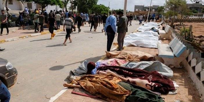 Libya'daki sel felaketinde deniz ceset fışkırıyor!