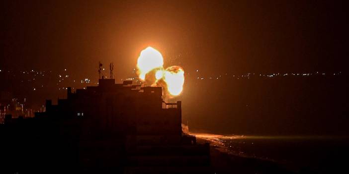 İsrail Gazze'de Hamas'a Ait Mevziye Hava Saldırısı Düzenledi