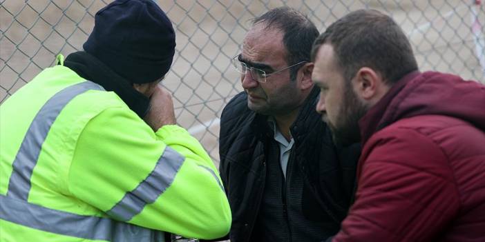 Erzincan'da Toprak Altında Kalan İşçilerin Yakınlarının Üzüntülü Bekleyişi Sürüyor