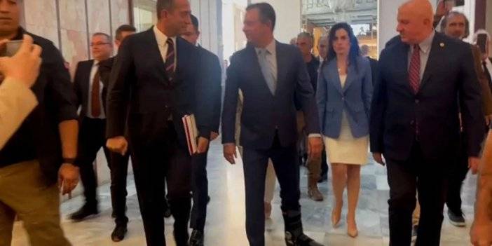 Özgür Özel'in ayağı bilmecesi