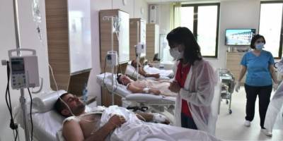 Ermenistan Başbakanı'nın Eşinden Yaralı Askerlere Ziyaret