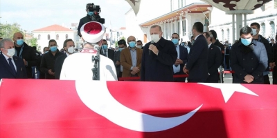 Eski Ak Parti Milletvekili Burhan Kuzu Son Yolcuğuna Uğurlandı