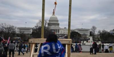 Trump destekçileri Kongre binasının yanına darağacı kurdu!
