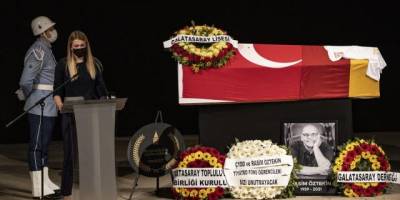 Derya Şensoy, gözyaşları içinde babası Ferhan Şensoy'un Rasim Öztekin'e yazdığı mektubu okudu