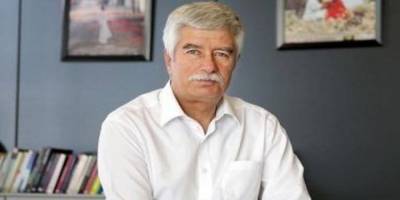 Bildirici: gazeteciden çok partili militan gibi davranmış!