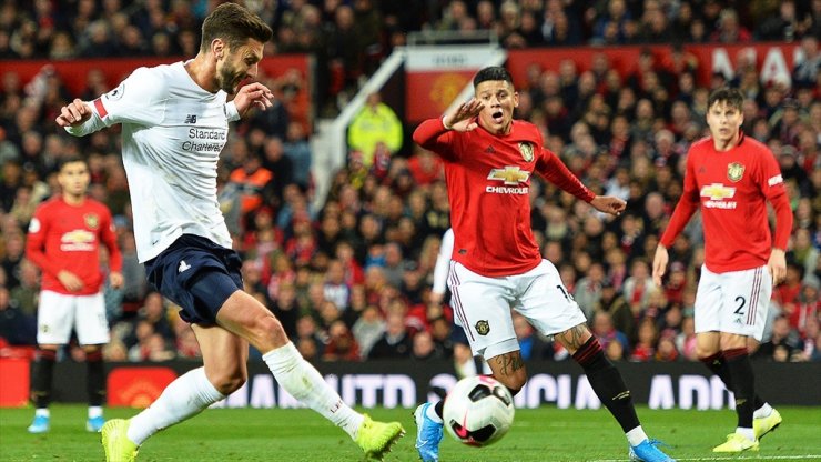 İngiltere Premier Lig'de Manchester United, Sahasında Liverpool İle 1-1 Berabere Kaldı