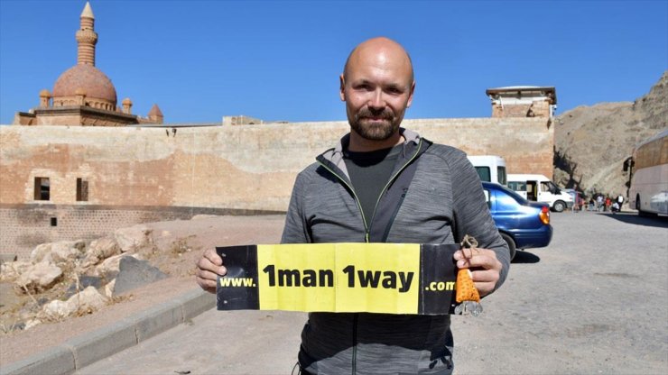 Yürüyerek Olimpiyat İzlemeye Gidiyor