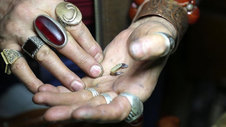 Mini Bıçakların Ustası Şirin Baba Guinness Rekorlar Kitabı'na Girmek İçin Sponsor Desteği Bekliyor