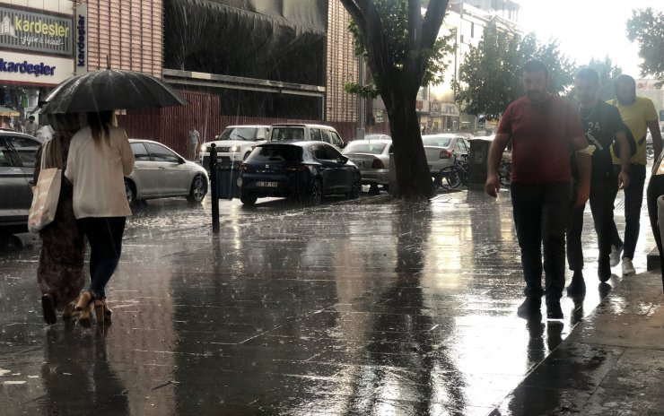 Erzincan'da Köy Yolları Ulaşıma Kapandı