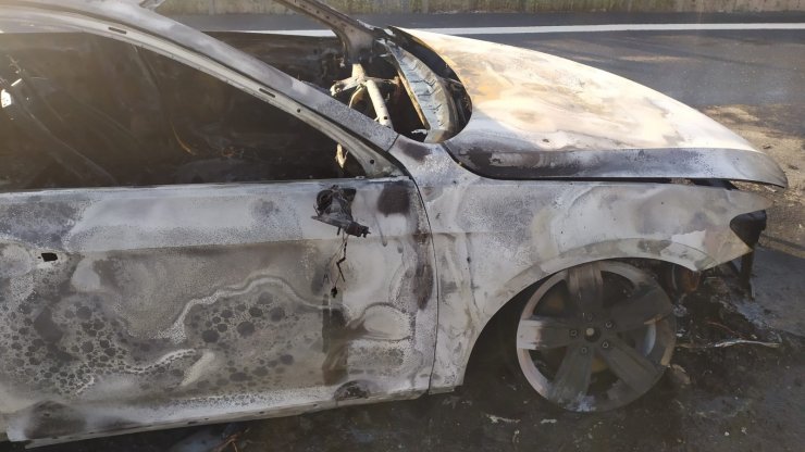 Bağcılar’da lüks otomobil küle döndü