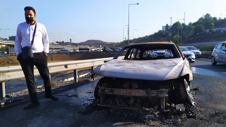 Bağcılar’da lüks otomobil küle döndü