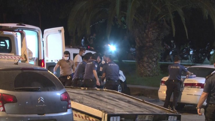 Pendik Sahil Yolunda Park Halindeki Otomobilden Ceset Çıktı