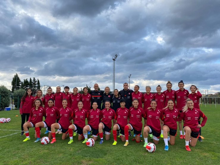 A Milli Kadın Futbol Takımı hazırlıklarına başladı