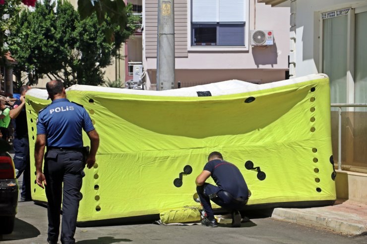 Temaslı adam çatıda polise 7 saat ecel terleri döktürdü